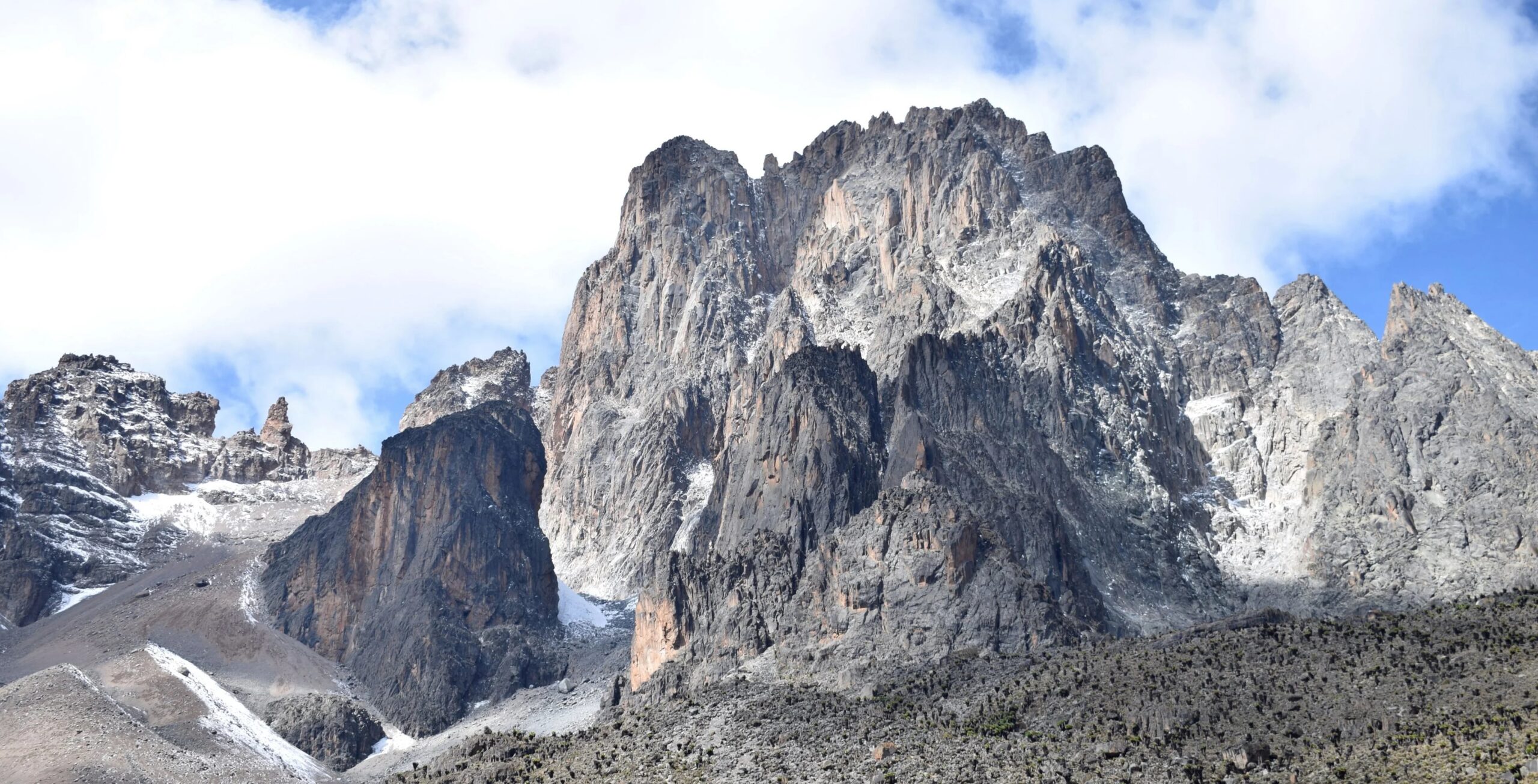 Sirimon Route 5 dagen, dag 4: Shipton's Camp (4200m) - Point Lenana (4985m) - Old Moses (3300m)